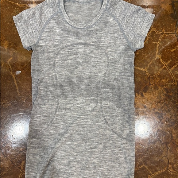Lululemon Gray Swiftly Tech Top - Picture 1 of 3